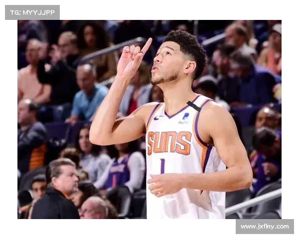 布克如何通过个人表现激励队友提升全队士气与凝聚力